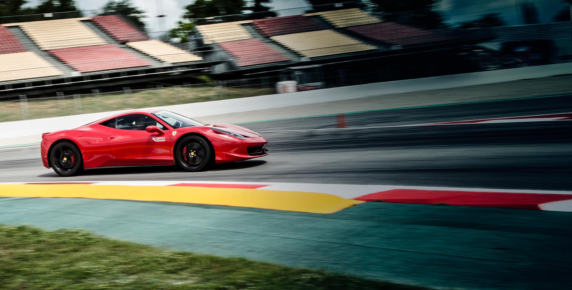 Conducir un Ferrari en el Circuit de Barcelona-Catalunya de Montmeló